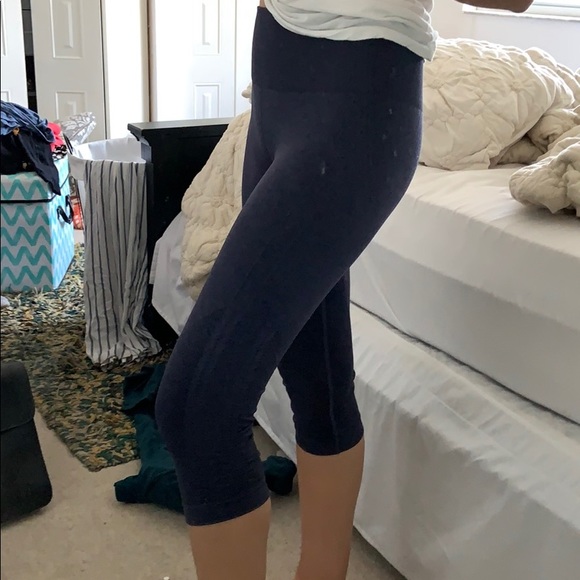 Lululemon Crop Pants - Picture 7 of 7